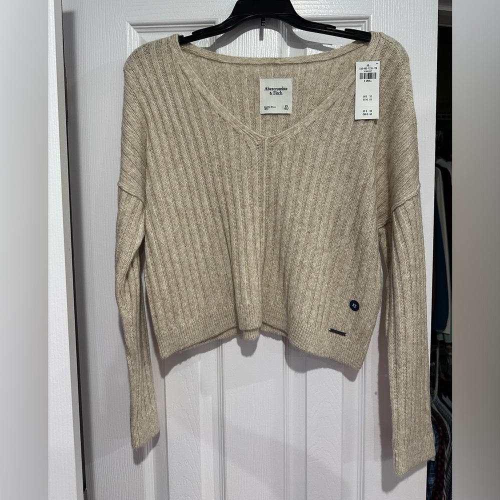 Abercrombie & Fitch crop sweater